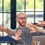 Delegar sem perder o controle: um guia prático